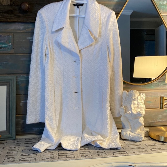 Ladies white coat! Cute!!! Versatile - Picture 1 of 3